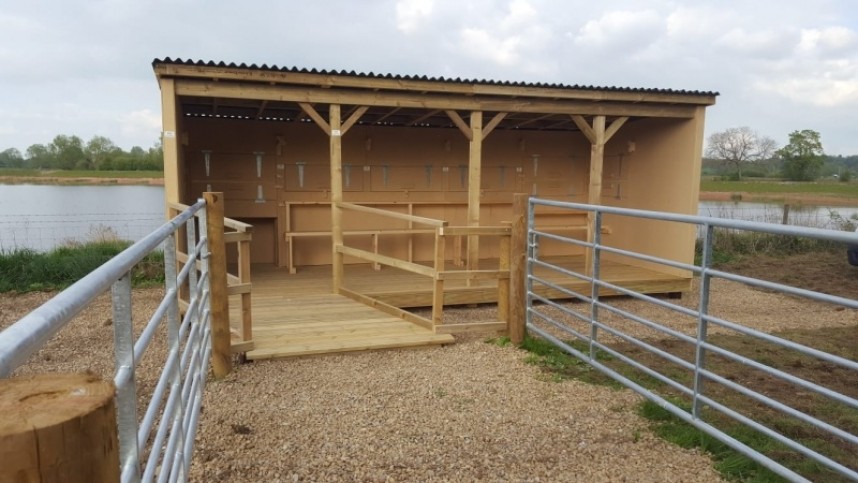 Ripon City wetlands Bird Hide, open observation style © John Beaumont