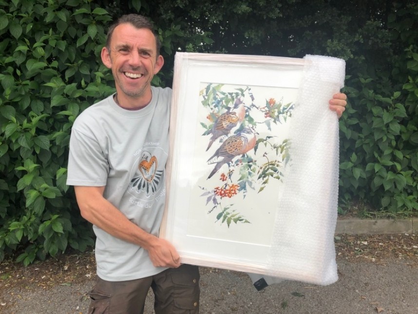  Darren Woodhead holding his stunning Turtle Dove art for sale in the exhibition