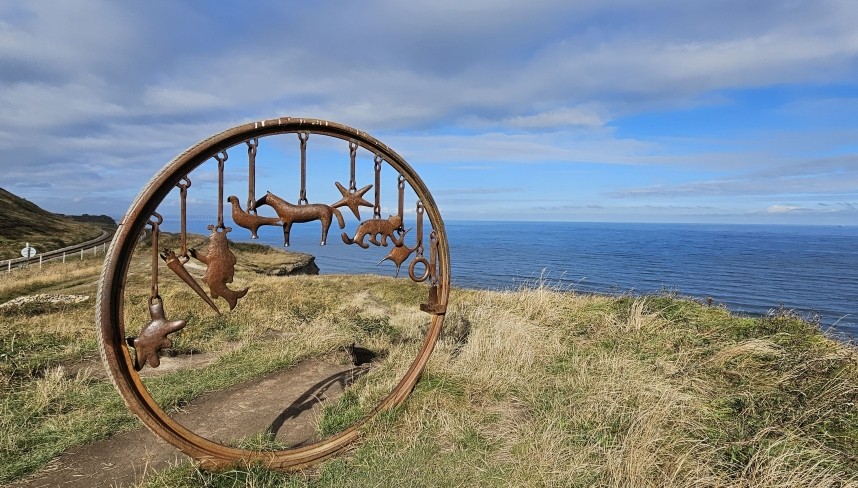 The Circle or Charm Bracelet © Richard Baines